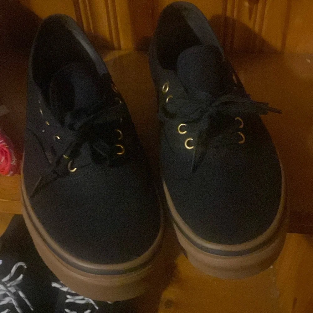 Vans - Picture 1 of 3